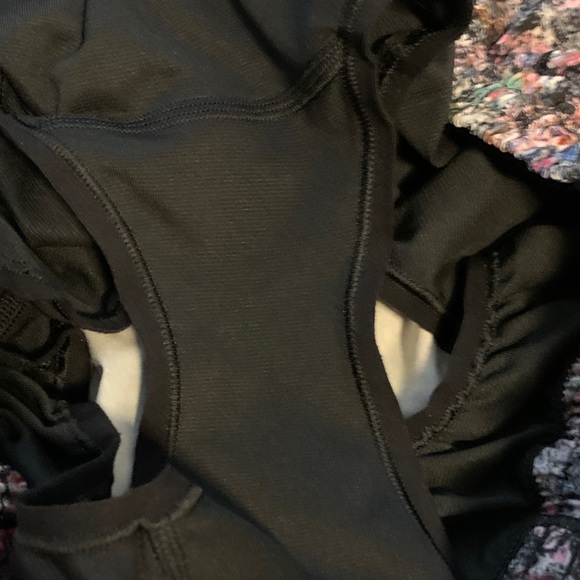 Lululemon Multi-Colored Hotty Hot Shorts
Sz 10, 2.5 inch, Good Condition - Picture 5 of 5